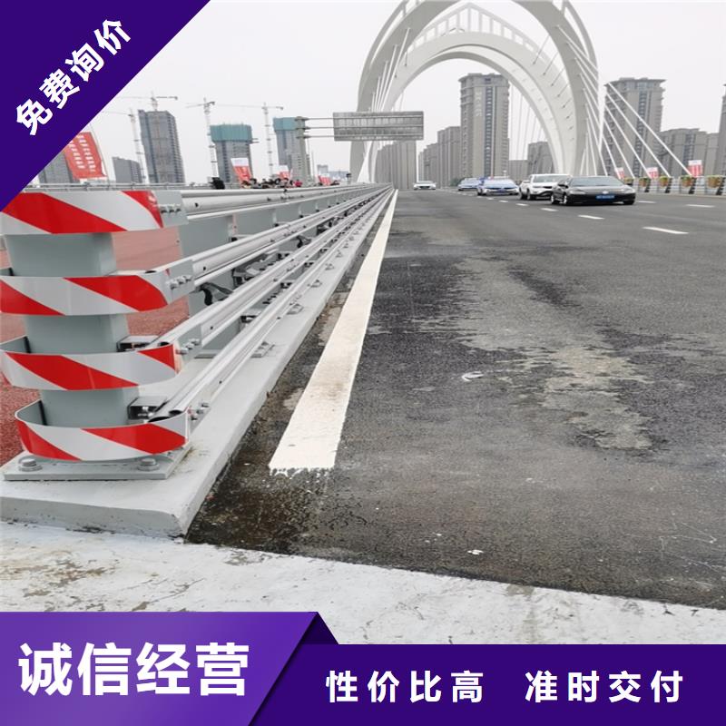 氟碳漆喷塑防撞护栏道路隔离护栏价格实体厂家大量现货当地生产商